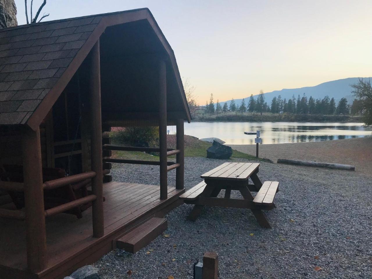 Отель Gallagher Lake Parkbridge Okanagan-Similkameen Экстерьер фото